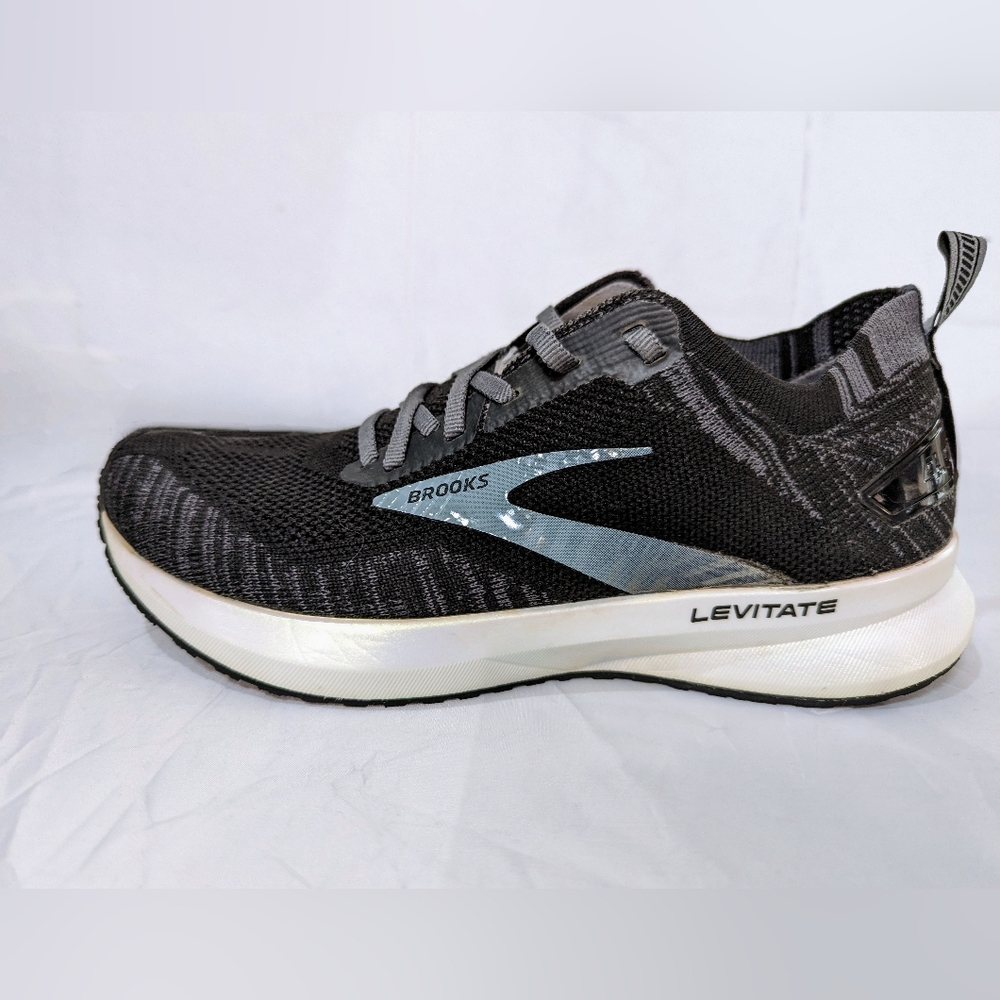 WOMEN'S sz. 7.5 BROOKS LEVITATE 4, GUC